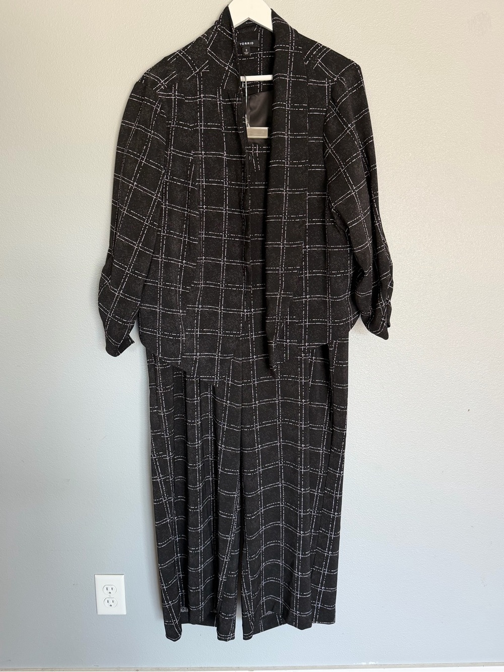 Torrid black windowpane plaid lightweight suit jacket and pants size 3X and 22